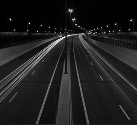 Estrada com postes de iluminação não eficientes SGCIP